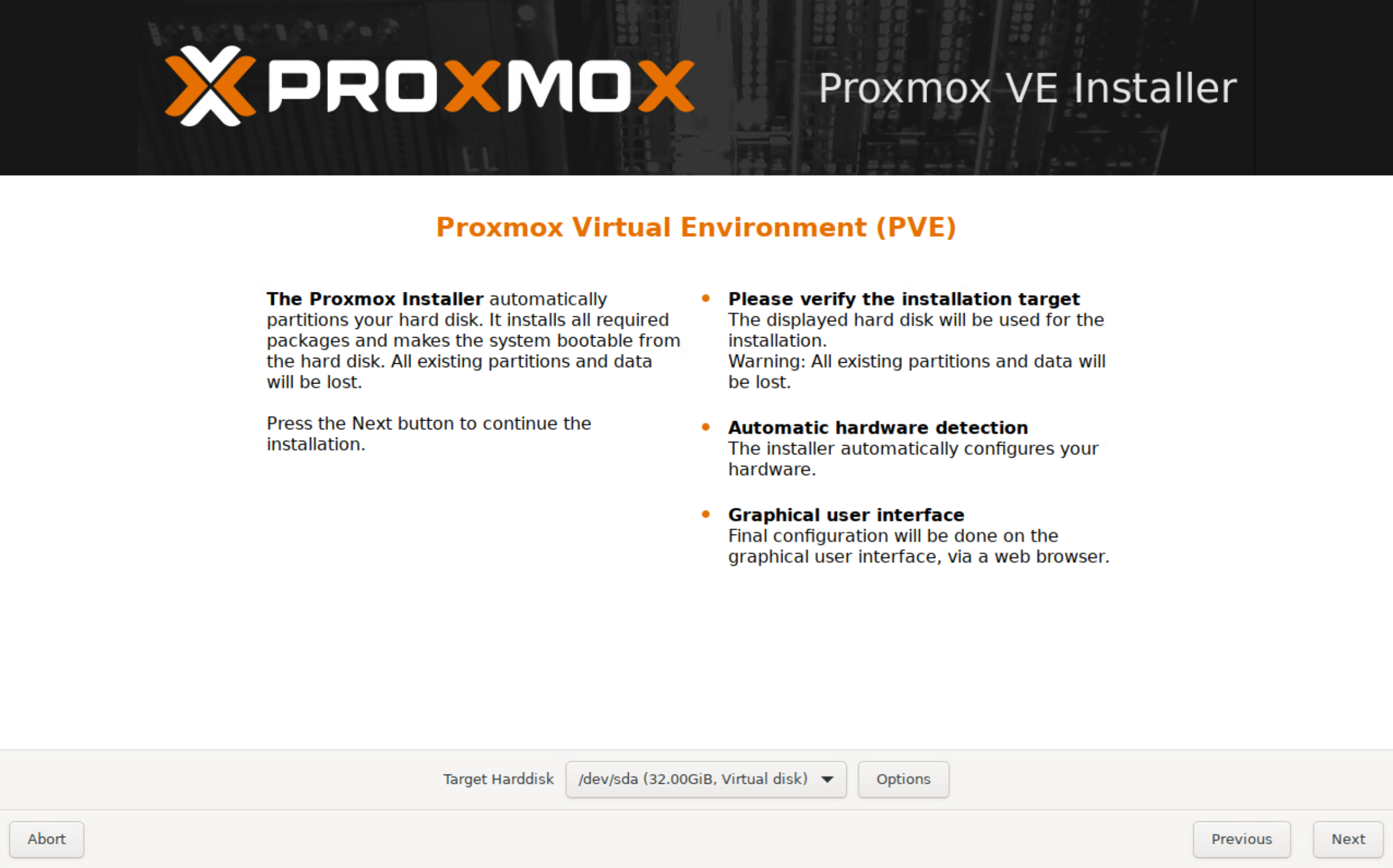 选择 Proxmox VE 系统安装磁盘